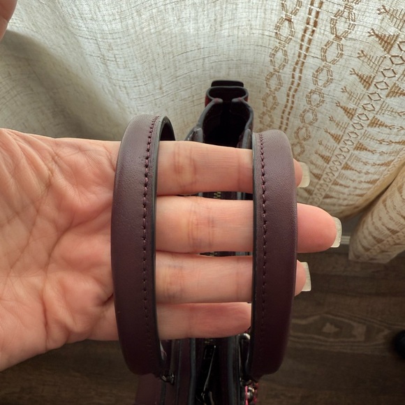 Coach Tea Rose Swagger 21, Rogue Multi with added bag charm - Picture 7 of 7